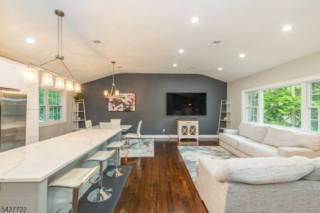 450 Herrick Dr, Rockaway Twp., NJ 07801