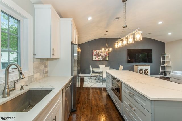 450 Herrick Dr, Rockaway Twp., NJ 07801