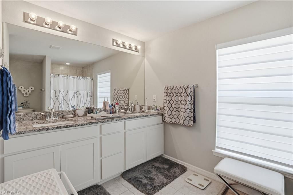 Image 17 of property listing at 1201 NW 14th PL, Cape Coral, FL 33993