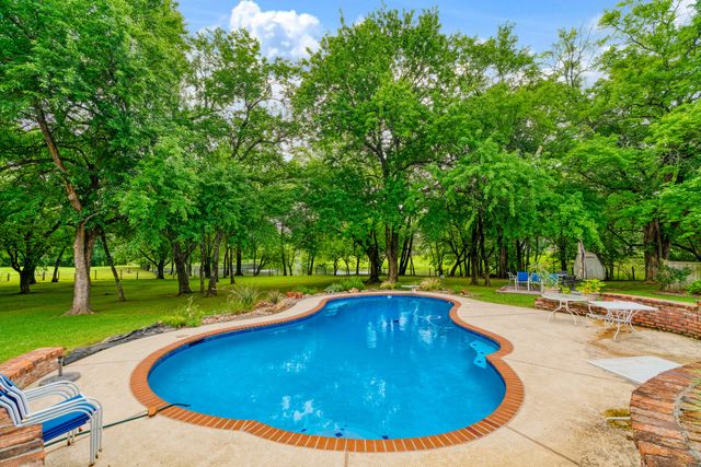 146 County Road 33985, Powderly, TX 75473