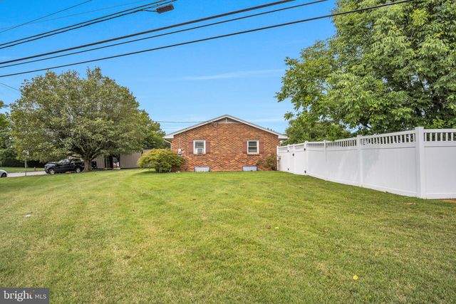 301 CATHERINE ST, Greencastle, PA 17225