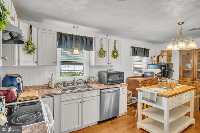 301 CATHERINE ST, Greencastle, PA 17225
