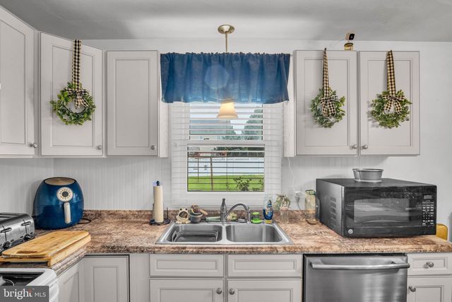 301 CATHERINE ST, Greencastle, PA 17225