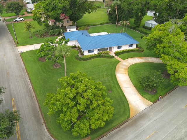 2301 Avalon Avenue, Vero Beach, FL 32960