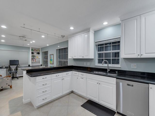2301 Avalon Avenue, Vero Beach, FL 32960