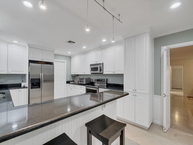 2301 Avalon Avenue, Vero Beach, FL 32960