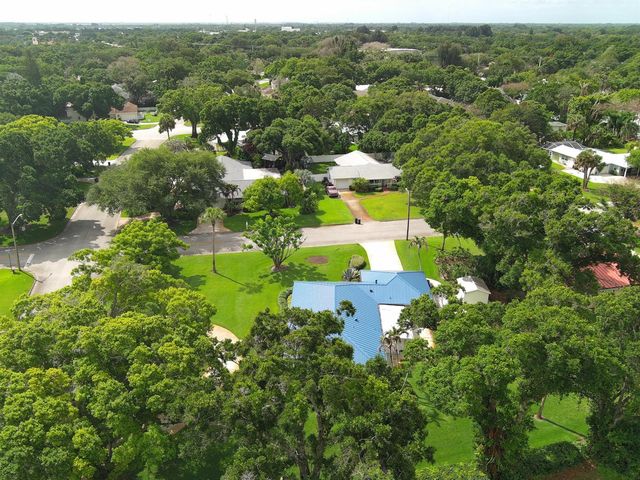 2301 Avalon Avenue, Vero Beach, FL 32960