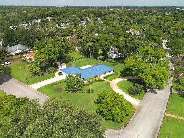 2301 Avalon Avenue, Vero Beach, FL 32960