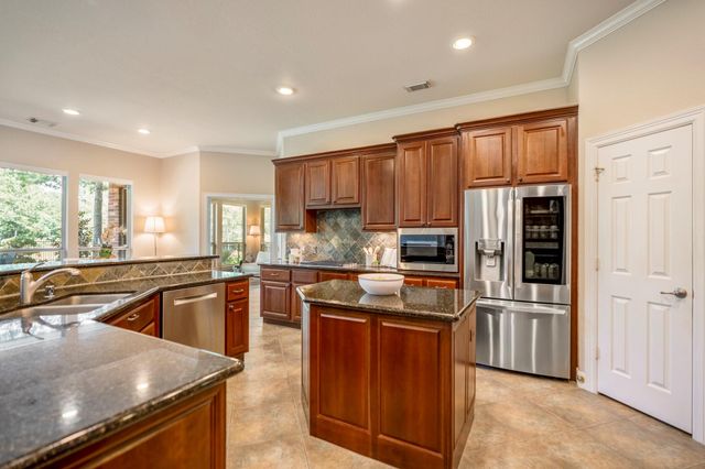 67 N Pentenwell Circle, Spring, TX 77382