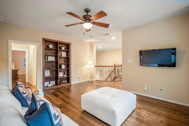 67 N Pentenwell Circle, Spring, TX 77382