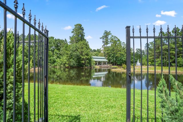 67 N Pentenwell Circle, Spring, TX 77382