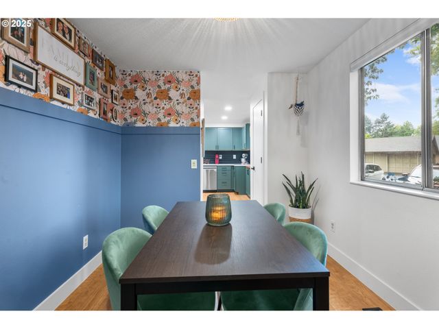 2356 Se DOVE St, Hillsboro, OR 97123