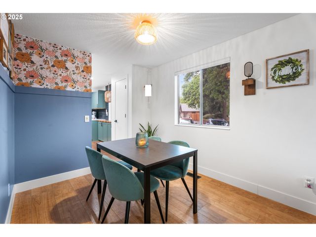 2356 Se DOVE St, Hillsboro, OR 97123