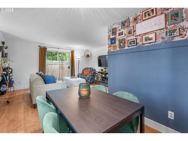 2356 Se DOVE St, Hillsboro, OR 97123