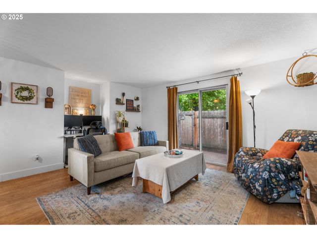 2356 Se DOVE St, Hillsboro, OR 97123