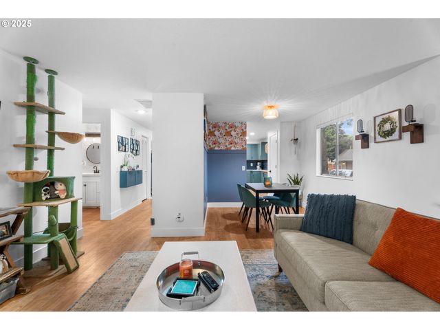 2356 Se DOVE St, Hillsboro, OR 97123