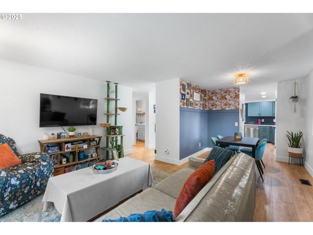 2356 Se DOVE St, Hillsboro, OR 97123