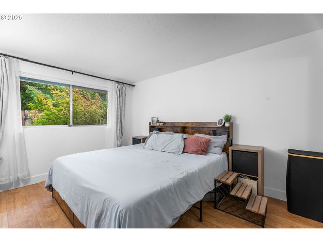 2356 Se DOVE St, Hillsboro, OR 97123