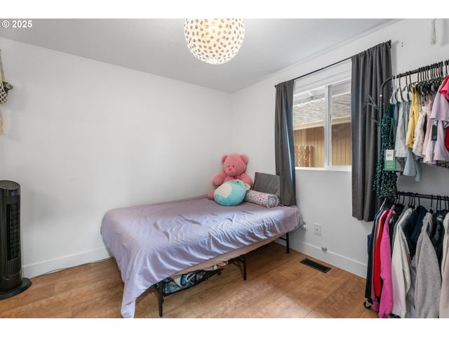 2356 Se DOVE St, Hillsboro, OR 97123