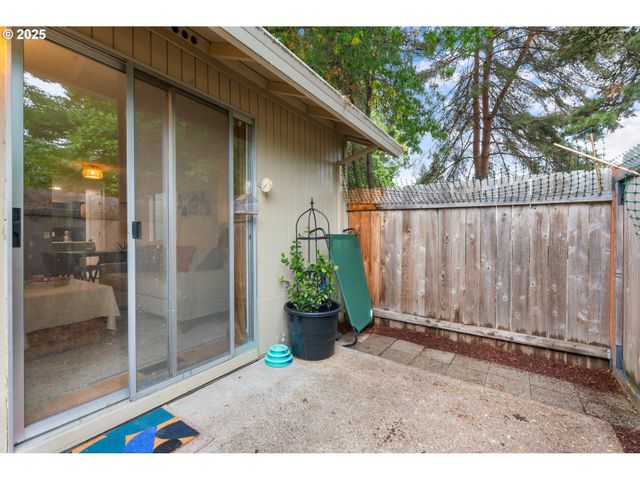 2356 Se DOVE St, Hillsboro, OR 97123