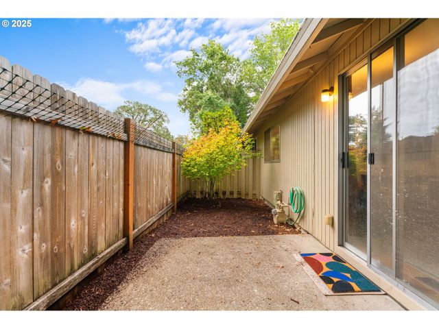 2356 Se DOVE St, Hillsboro, OR 97123