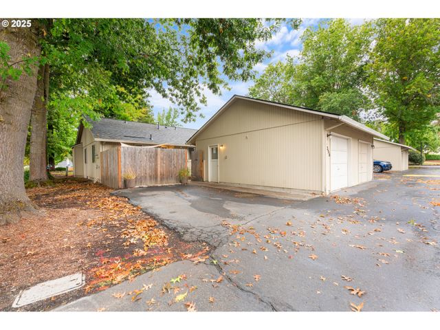 2356 Se DOVE St, Hillsboro, OR 97123
