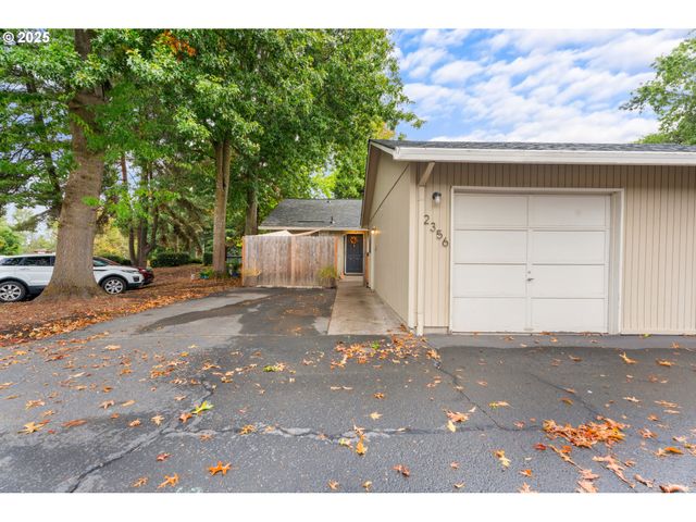2356 Se DOVE St, Hillsboro, OR 97123