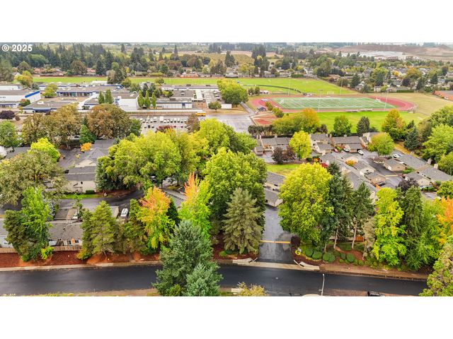 2356 Se DOVE St, Hillsboro, OR 97123