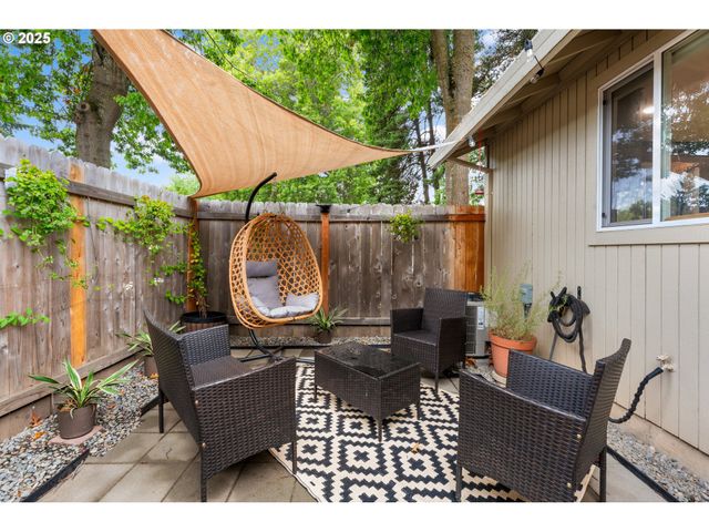 2356 Se DOVE St, Hillsboro, OR 97123