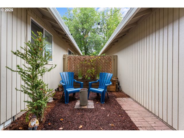 2356 Se DOVE St, Hillsboro, OR 97123