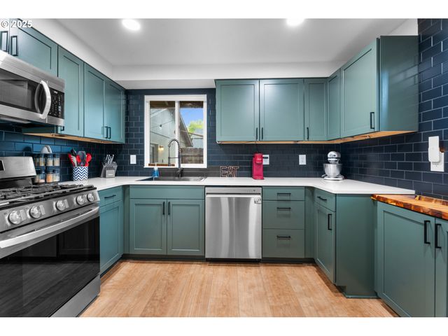 2356 Se DOVE St, Hillsboro, OR 97123