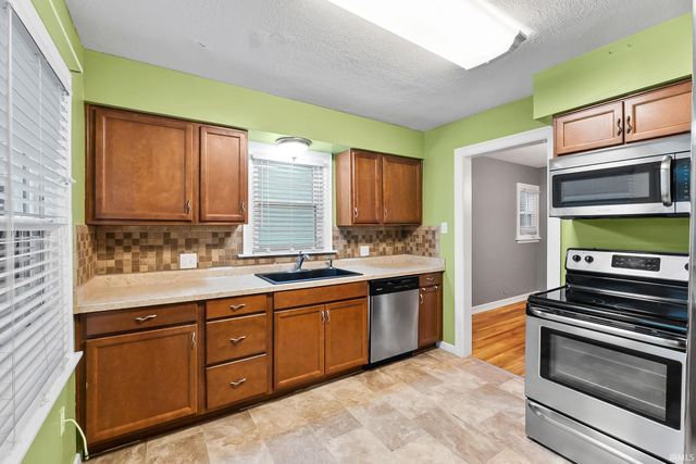 220 W Fleming Avenue, Fort Wayne, IN 46807
