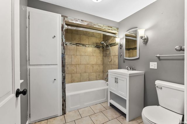 220 W Fleming Avenue, Fort Wayne, IN 46807