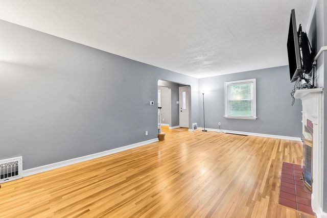 220 W Fleming Avenue, Fort Wayne, IN 46807