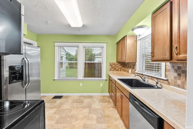 220 W Fleming Avenue, Fort Wayne, IN 46807