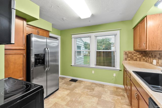 220 W Fleming Avenue, Fort Wayne, IN 46807