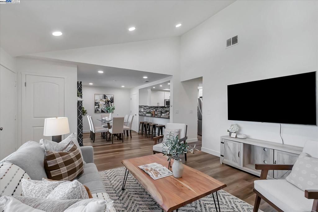 67 Silcreek, San Jose, CA 95116