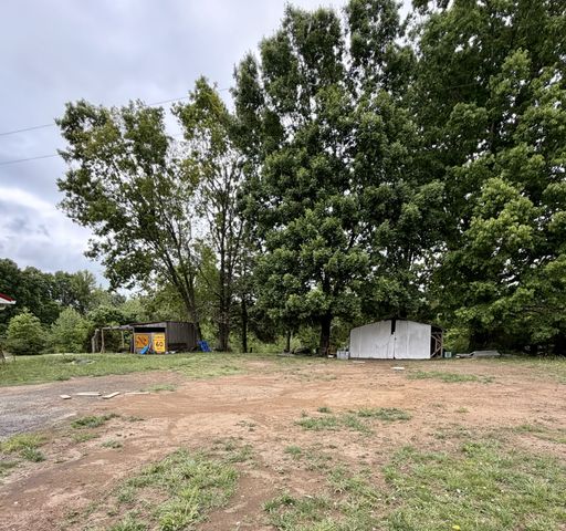 420 Calvert Ridge Rd, Westmoreland, TN 37186