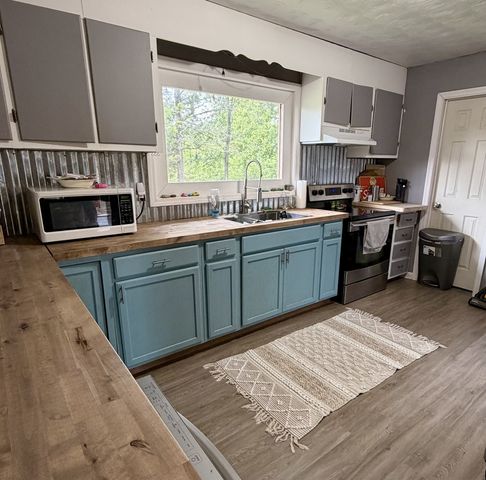 420 Calvert Ridge Rd, Westmoreland, TN 37186