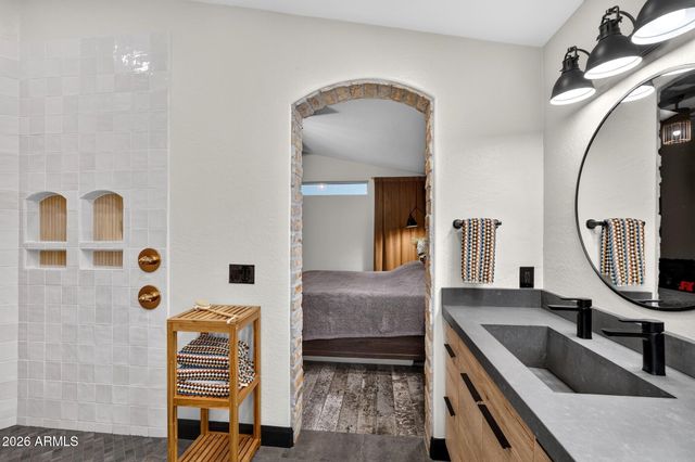 1921 E SIESTA Lane, Phoenix, AZ 85024