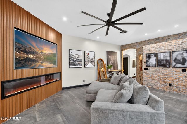 1921 E SIESTA Lane, Phoenix, AZ 85024