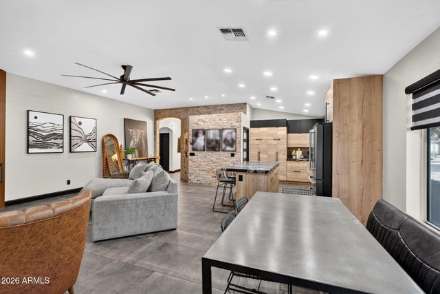 1921 E SIESTA Lane, Phoenix, AZ 85024