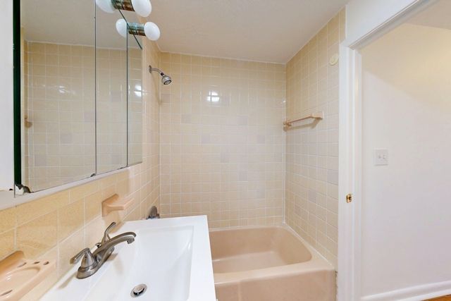 32 Whites Ave D22, Watertown, MA 02472