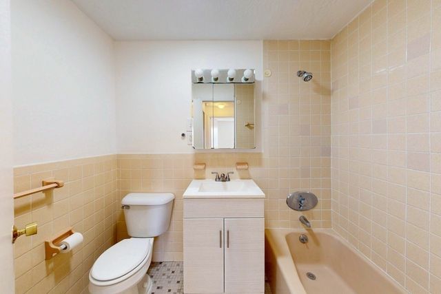 32 Whites Ave D22, Watertown, MA 02472