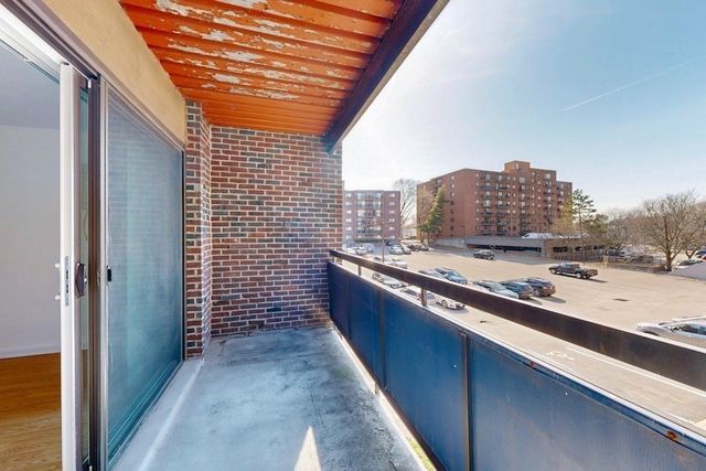 32 Whites Ave D22, Watertown, MA 02472