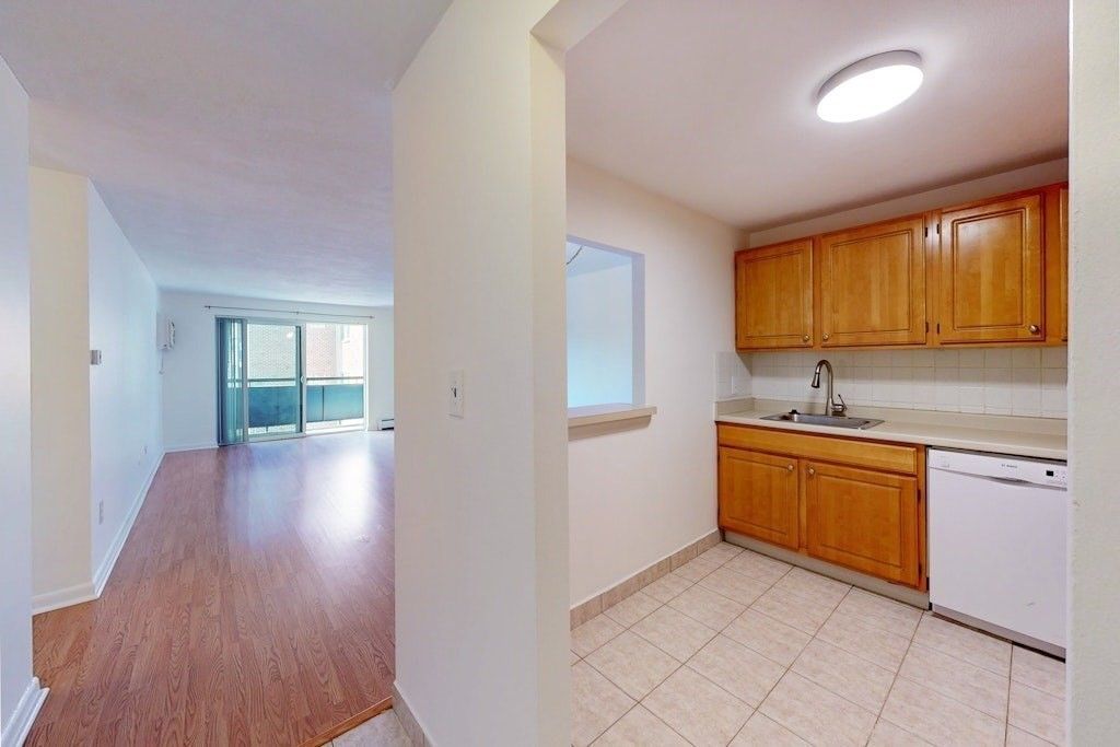 32 Whites Ave D22, Watertown, MA 02472