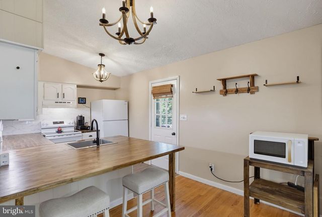 16 KENT AVE, Earleville, MD 21919
