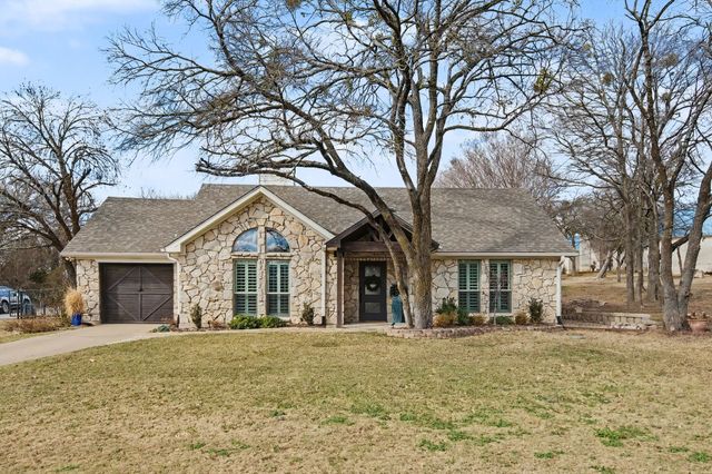 445 Crescent Drive, Pottsboro, TX 75076