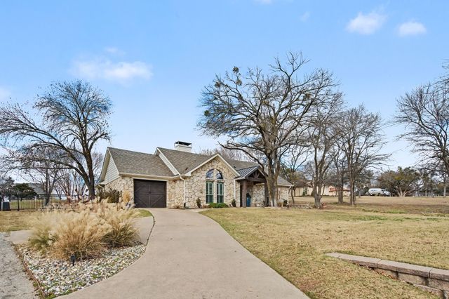 445 Crescent Drive, Pottsboro, TX 75076