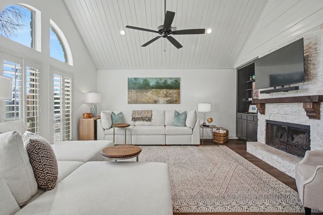 445 Crescent Drive, Pottsboro, TX 75076